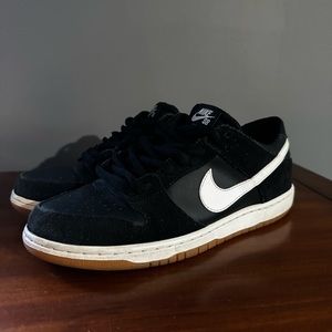 2016 Nike black gum sb dunk low size 10